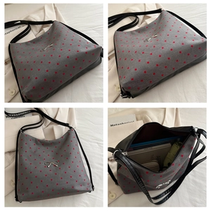 Vues détaillées du sac en toile grise à pois montrant l'intérieur et le nœud argenté