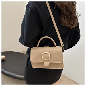 Petit sac carré kaki élégant avec boucle dorée pour femme, style mode sophistiqué
