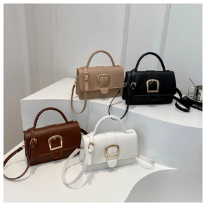 Sacs à bandoulière carrés minimalistes en quatre couleurs avec boucle fer à cheval dorée