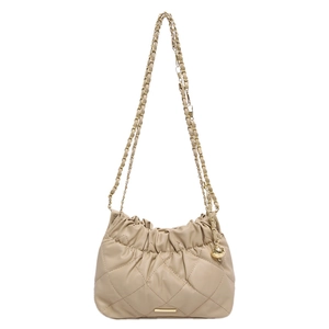 Borsa a secchiello in ecopelle beige trapuntata con catena dorata e design con coulisse