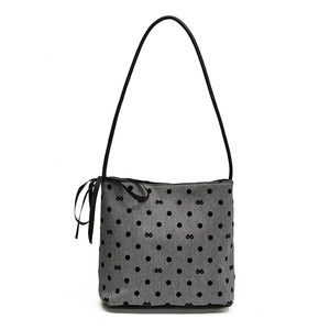 Borsa tote in tela a pois con nastri neri e motivi a fiocco da donna elegante