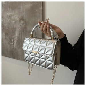 Detail of silver geometric quilted handbag with metallic finish and gold chain strap