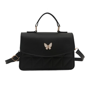 Sac à bandoulière noir matelassé avec détail papillon et motif géométrique chic