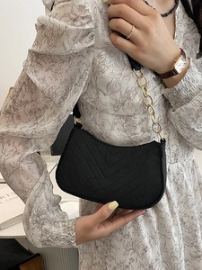 Retro black quilted shoulder bag with V-shaped texture and golden chain strap for women