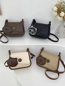Sac Bandoulière Vintage Pour Femmes En Cuir PU Rabat À Boucle Ronde Sac À Épaule Avec Pendentif Ours Dessin Animé Petit Sac Carré