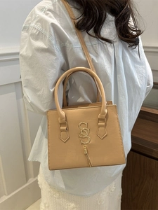 Chic light brown square handbag with gold SS pendant and fringe, hand-carried style