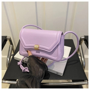 Detail of lilac crossbody bag with geometric stitching and golden metal buckle