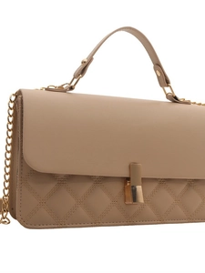 Beige Umhängetasche aus Kunstleder mit Steppmuster und goldener Kette