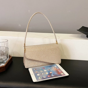 Funkelnde champagnergoldene Pailletten-Abendtasche mit eleganter Kettenriemen-Optik