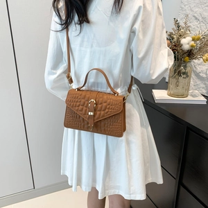 Brown crocodile pattern faux leather handbag with golden buckle for elegant summer styling