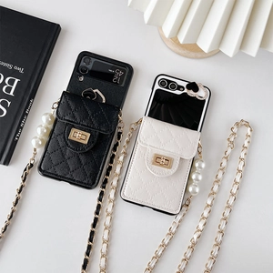 Étui en cuir matelassé pour Samsung Z Flip avec chaîne en perles et pendentif cœur