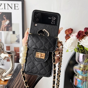 Détails de l'étui en cuir matelassé pour Samsung Z Flip avec perles et chaînes dorées