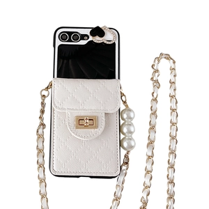 Étui de téléphone matelassé blanc avec breloque cœur et chaîne en perles pour Samsung Z Flip