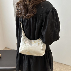 Elegant Chinese style bucket bag with floral embroidery and beaded pendant for women