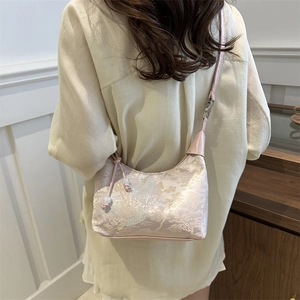 Elegant Neo-Chinese style jacquard shoulder bag in pale pink with floral silk pattern