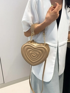 Minimalistische herzförmige Khaki-Umhängetasche mit geprägtem Design und Goldakzenten