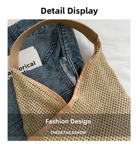 Vue macro détaillée du tissage en paille beige et des finitions en cuir camel du sac seau