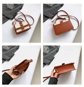 Détails du sac bandoulière vintage en cuir marron et toile imprimée avec fermoir doré