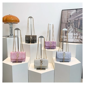 Sac Bandoulière Femme En Cuir PU Texturé Chaîne Dorée Sac À Épaule Avec Gland Et Logo S En Métal Sac À Rabat Chic Tendance