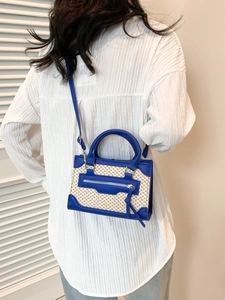 Sac Boston bleu roi et beige en cuir et matière tissée avec bandoulière