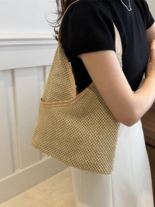 Sac seau tissé marron à texture filet et bordure en similicuir pour femmes