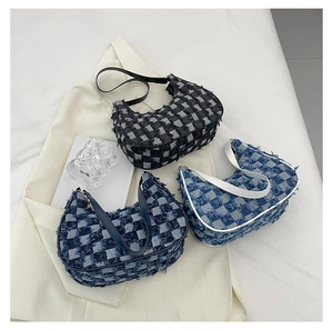 Trois sacs baguette en toile avec texture à carreaux effilochés en divers coloris