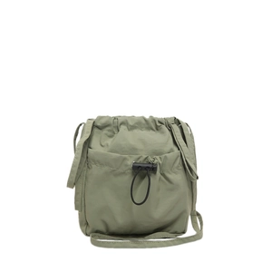 Sac seau minimaliste en nylon vert clair avec cordon de serrage et bandoulière réglable