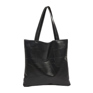 Grande borsa tote nera con design patchwork geometrico e lunghe tracolle per ogni giorno