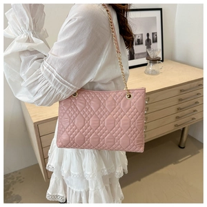 Pink quilted tote bag with golden chain strap and refined rhombus stitching detail