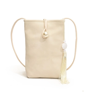 Mini borsa beige a tracolla per cellulare con chiusura a perla e dettaglio nappina floreale