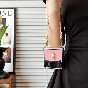 Custodia Galaxy Z Flip in pelle rosa con ciondolo a coniglio e tracolla a catena