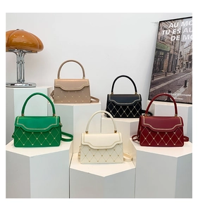 Detailed display of quilted shoulder bags in five colors with golden heart sequins