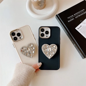 Coque iPhone en silicone avec support cœur en strass, disponible en noir et blanc