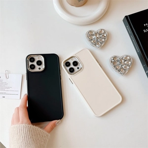 Coque iPhone en silicone avec support cœur en strass et bague de protection caméra
