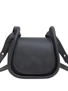 Mini borsa a tracolla in pelle nera minimalista con manico e borchie metalliche