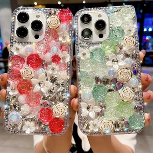 Luxus-Handyhülle mit Strasssteinen, 3D-Resin-Rosen und Perlen für iPhone-Modelle