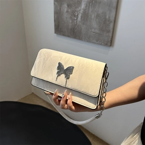 Chic beige quilted square shoulder bag with silver fluid butterfly buckle and chain strap