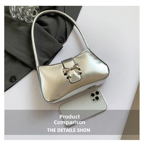 Detailansicht der silbernen Baguette-Tasche mit goldener Schleifenschnalle aus Metall