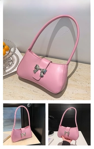 Details der rosa PU-Leder-Achseltasche mit einer metallischen silbernen Schleife vorne