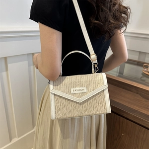 Sac bandoulière en paille pour femme avec finitions cuir blanc et plaque Fashion