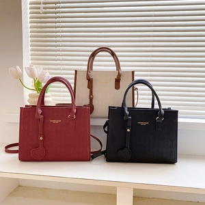 Women PU Leather Handbag Diamond Lattice Crossbody Bag With Heart Pendant Large Capacity Fashion Tote Bag Elegant