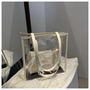 Détail du sac cabas transparent en PVC avec motif d'ours et pochette intérieure