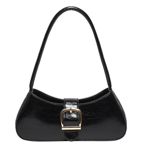 Borsa sottobraccio nera classica in pelle lucida con grande fibbia quadrata dorata