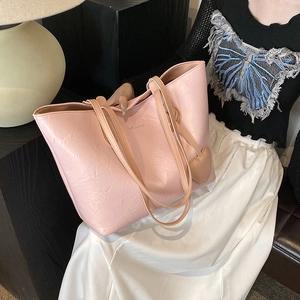 Pink pleated leather tote bag with large capacity and heart charm accessory
