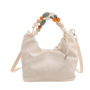 Sac à bandoulière beige plissé style nuage avec une poignée unique en perles résine