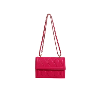 Petit sac à bandoulière matelassé fuchsia chic avec chaîne dorée pour femme