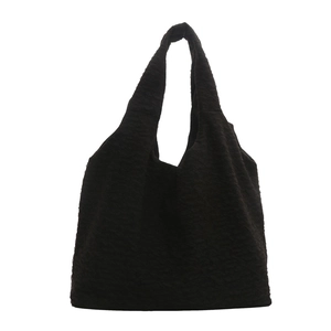 Fashionable black pleated tote bag with large capacity for women's daily commute shoulder wear