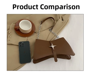Détail du sac en cuir marron avec étoile en métal, chaîne et téléphone pour la taille
