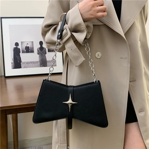 Sac à épaule chic en cuir noir en forme d'étoile avec bandoulière chaîne argent