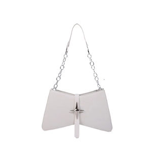 Sac à main blanc en forme de nœud avec boucle étoile argentée et bandoulière chaîne